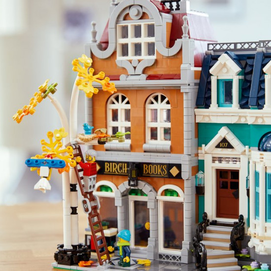 Конструктор LEGO Creator Expert Книгарня 2504 деталей (10270) Конструктор LEGO Creator Expert Книгарня 2504 деталей (10270)