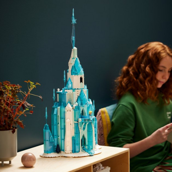 Конструктор LEGO Disney Princess Крижаний замок 1709 деталей (43197) Конструктор LEGO Disney Princess Крижаний замок 1709 деталей (43197)