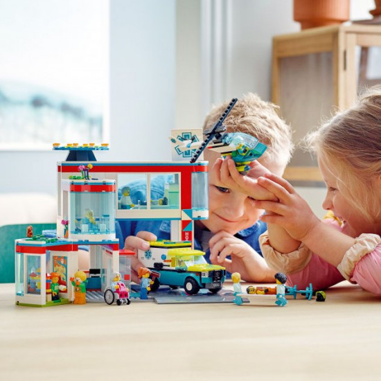 Конструктор LEGO City Лікарня 816 деталей (60330)