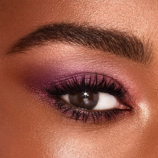 Палетка тіней для повік Charlotte Tilbury Bejewelled Eyes to Hypnotise . Вона складається з дванадцяти розкішних матових і шиммерних, а також з ефектом металік відтінків. Вони добре нашаровуються один на одного і легко розтушовуються. фіалково-аметистові; Палетка тіней для повік Charlotte Tilbury Bejewelled Eyes to Hypnotise . Вона складається з дванадцяти розкішних матових і шиммерних, а також з ефектом металік відтінків. Вони добре нашаровуються один на одного і легко розтушовуються. фіалково-аметистові;
